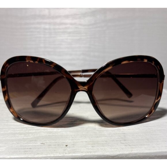 Tortoise Shell Women's Sunglasses - Picture 8 of 9